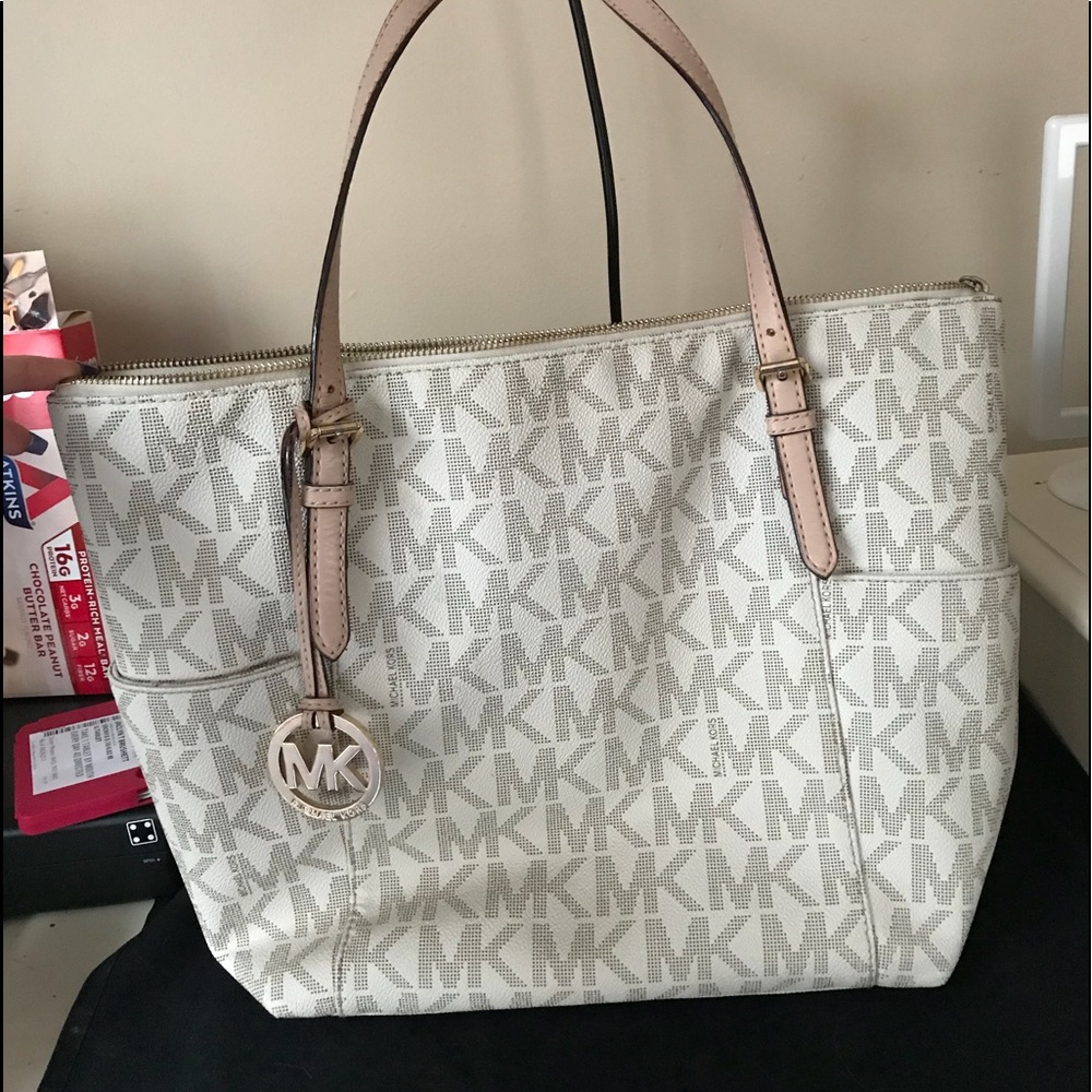 White Micheal Kors handbag